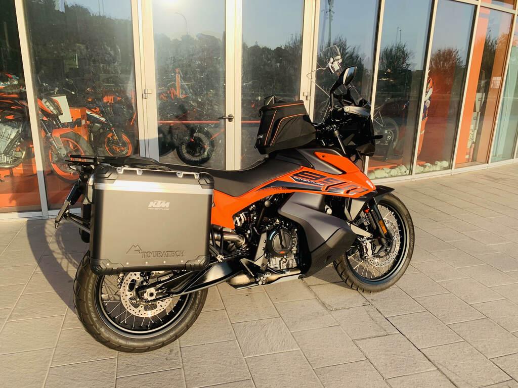890 ADVENTURE