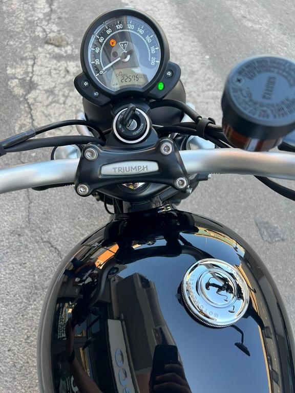 STREET SCRAMBLER 900