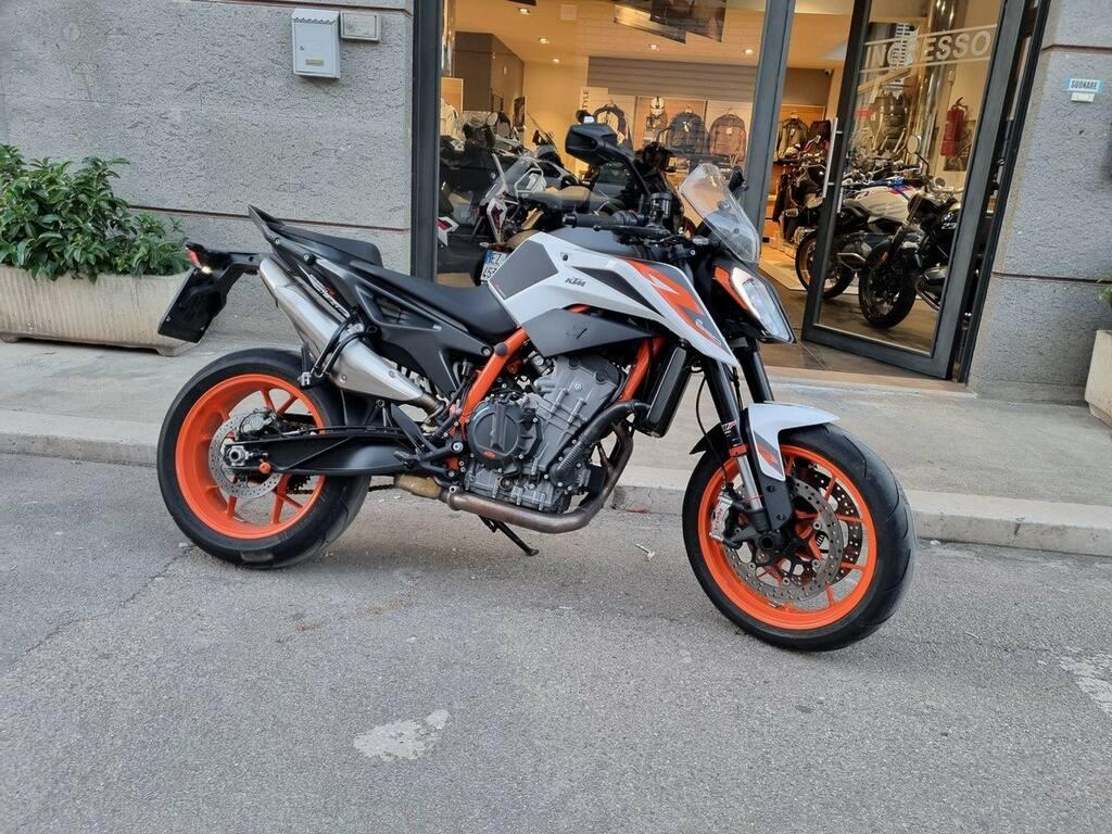 890 DUKE