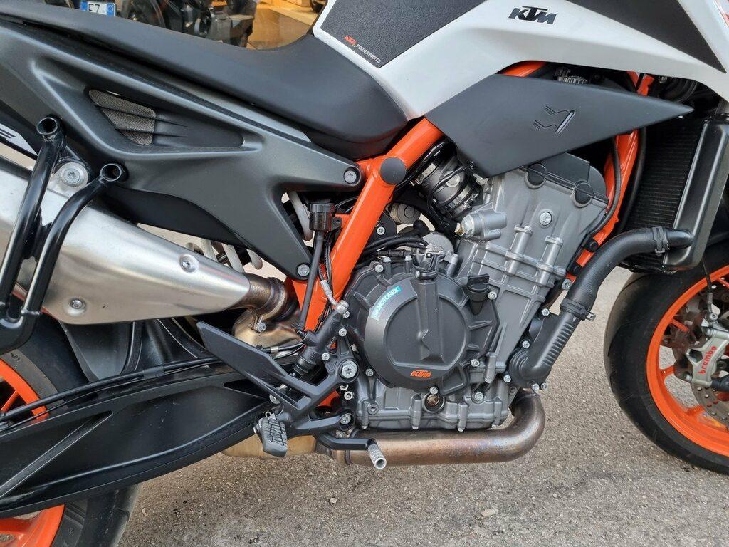 890 DUKE