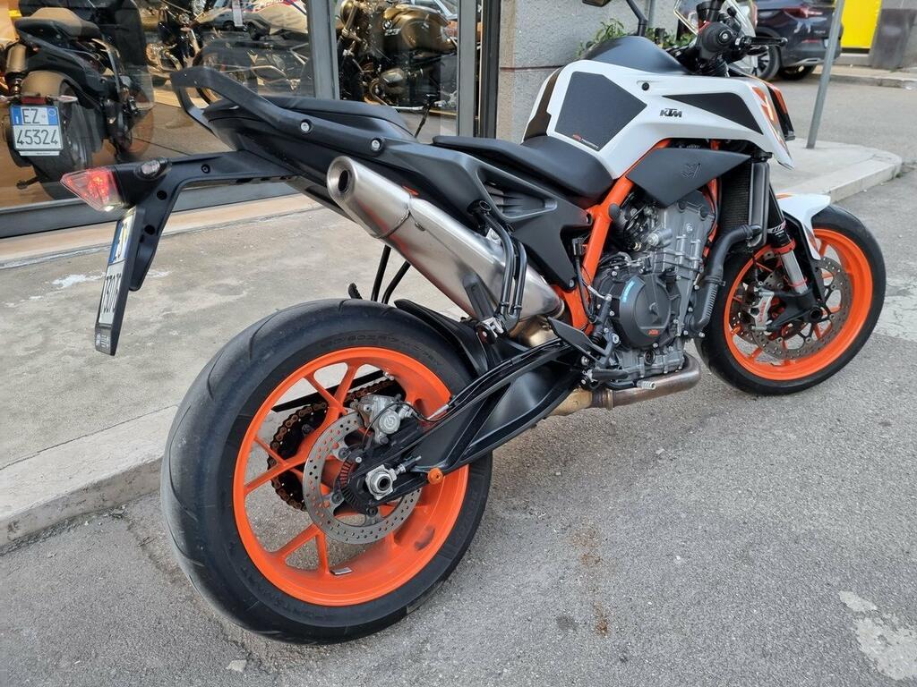 890 DUKE