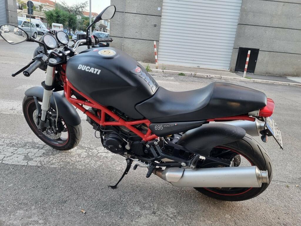 MONSTER 695