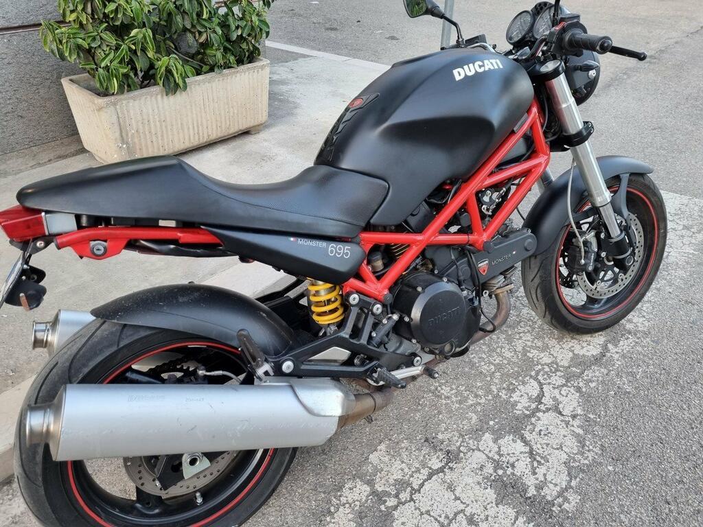 MONSTER 695