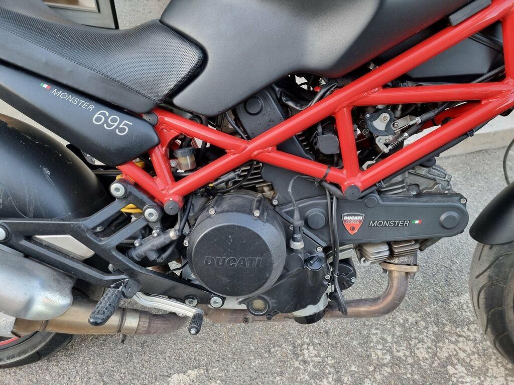 MONSTER 695