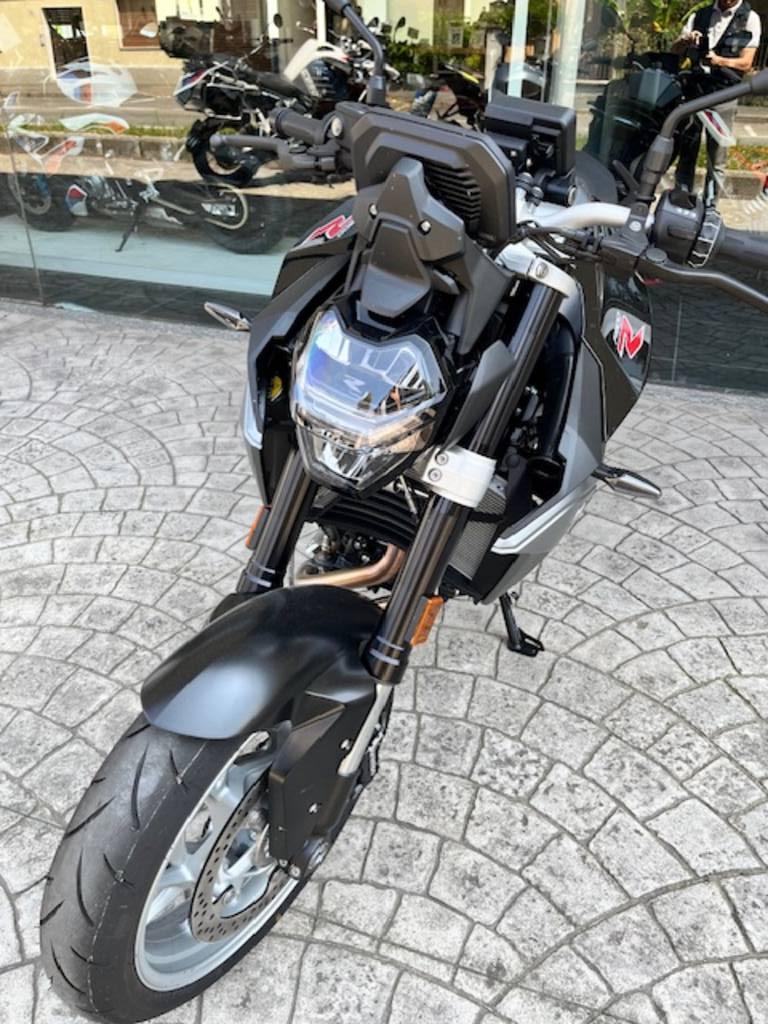 F 900 R