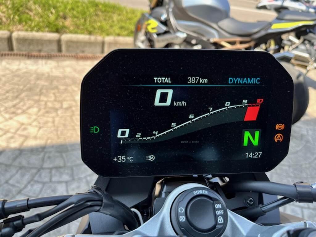 F 900 R