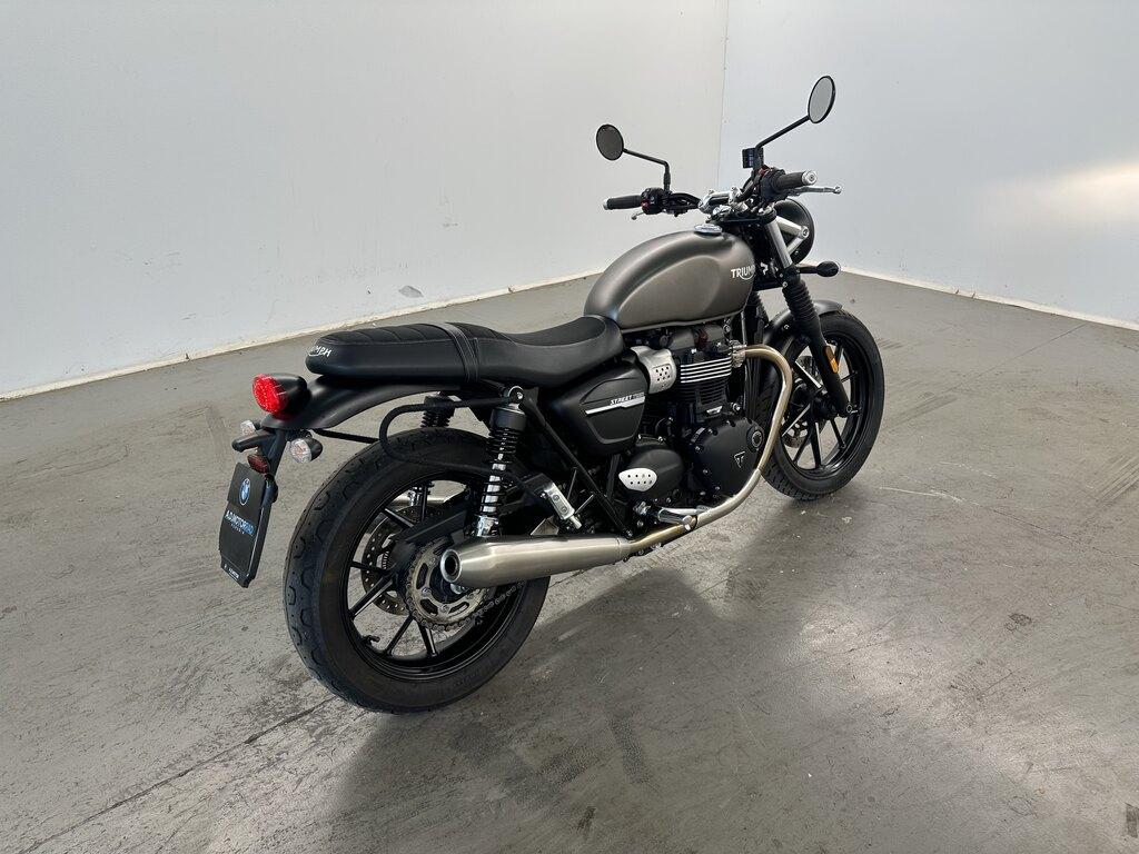 STREET TWIN 900