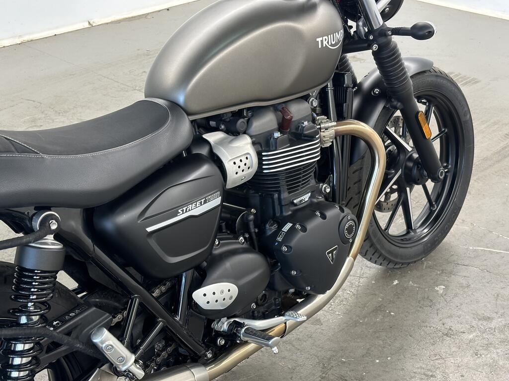 STREET TWIN 900