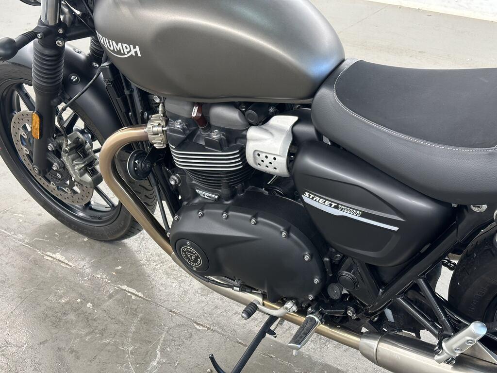 STREET TWIN 900