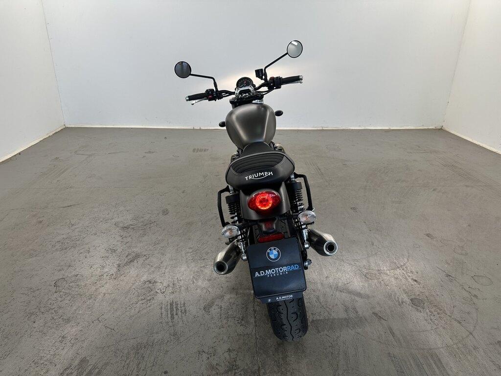 STREET TWIN 900