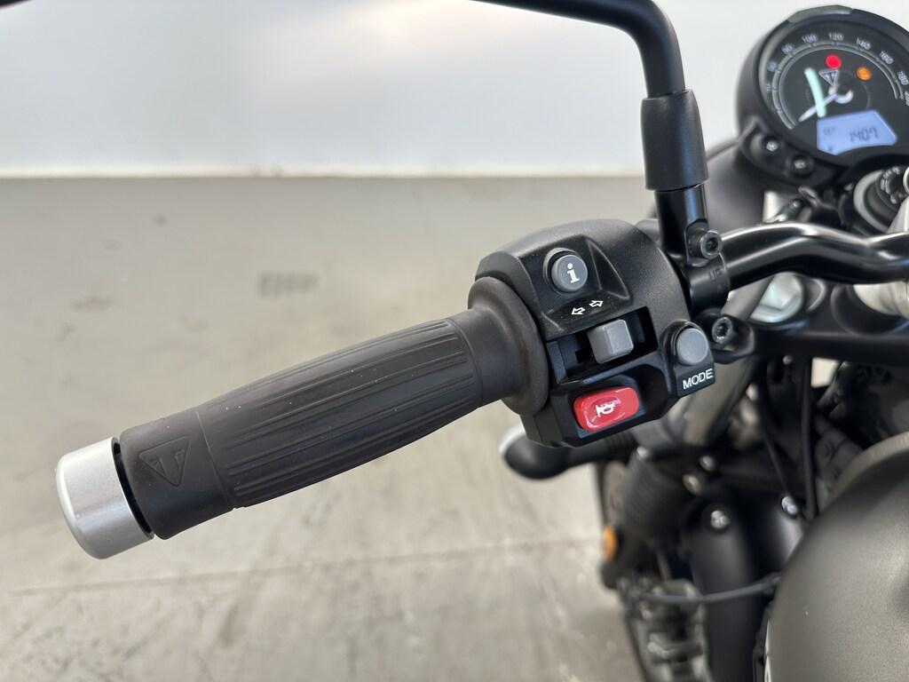 STREET TWIN 900