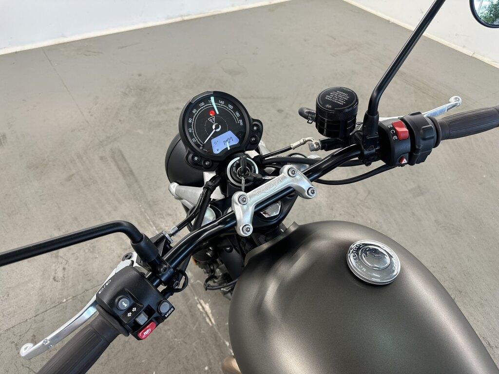 STREET TWIN 900