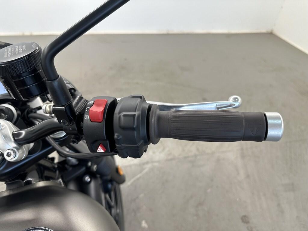 STREET TWIN 900