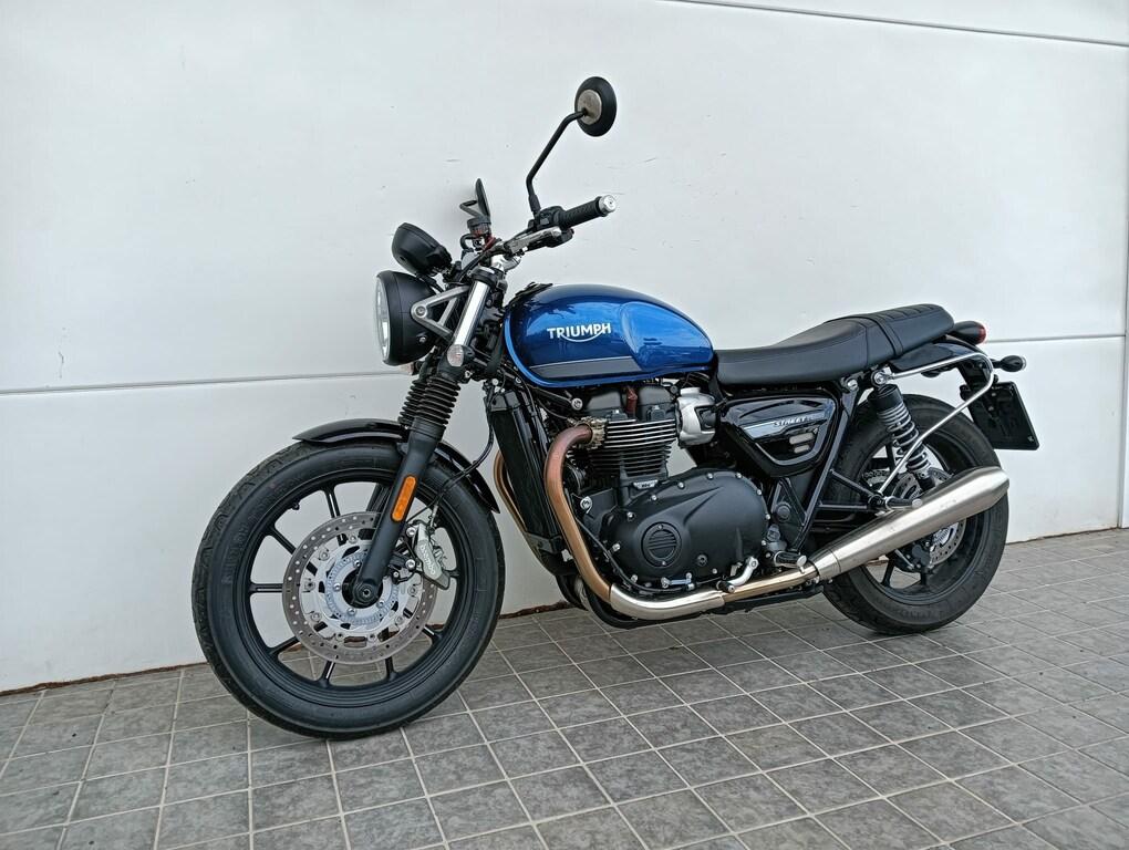 STREET TWIN 900
