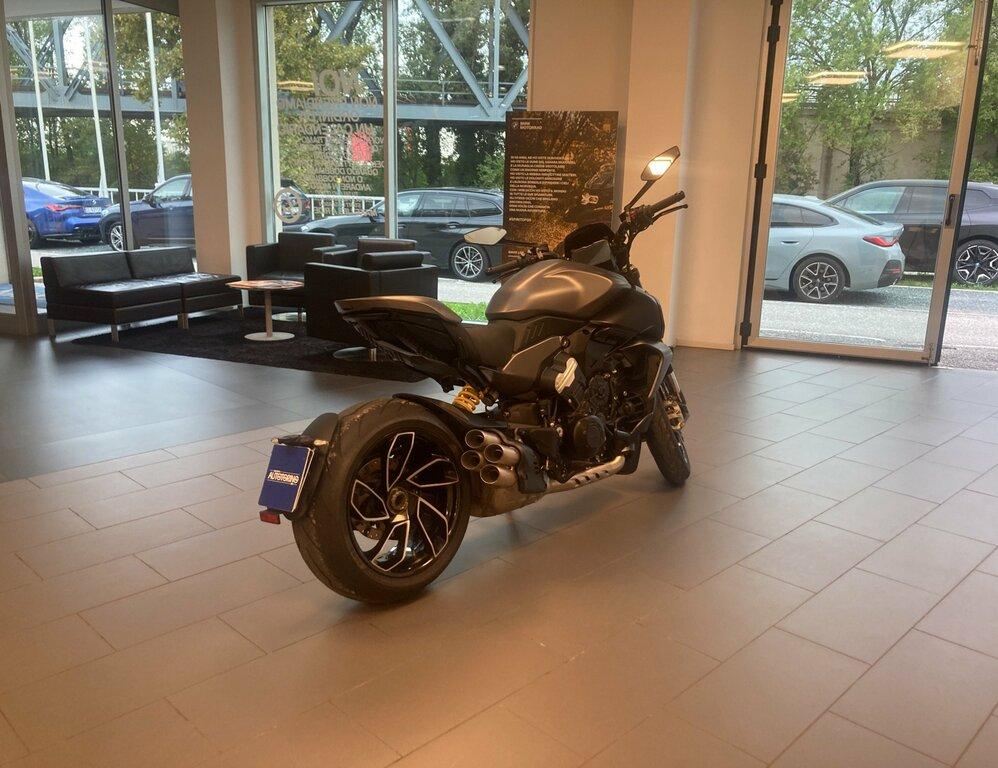 DIAVEL V4