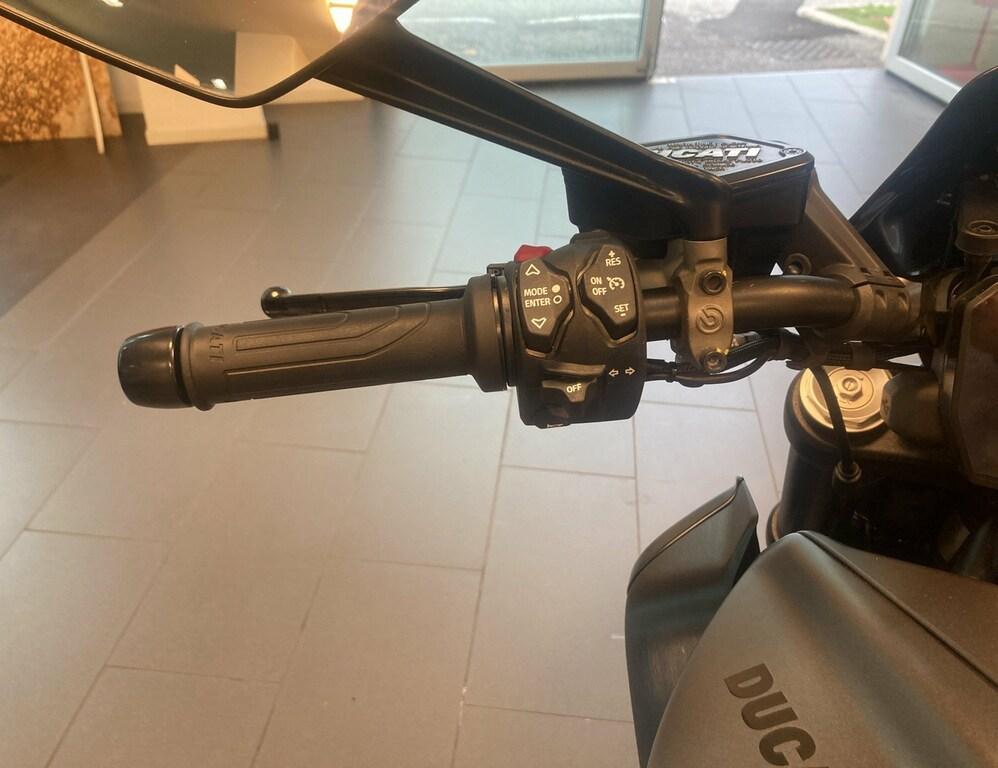 DIAVEL V4