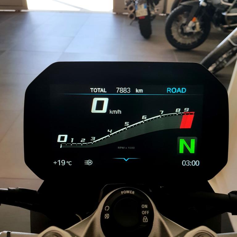 F 900 R