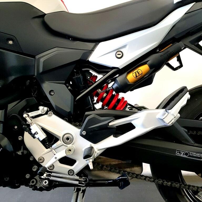 F 900 R