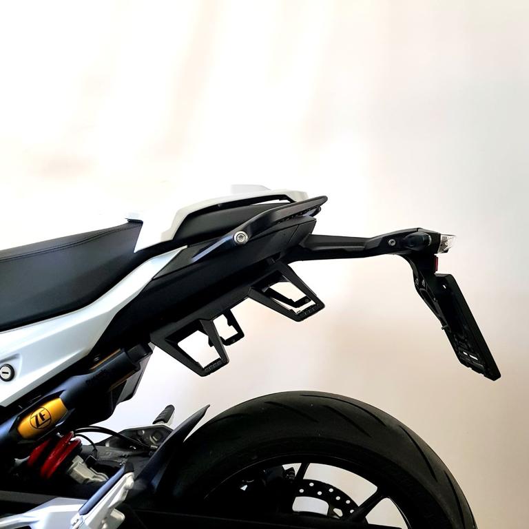 F 900 R