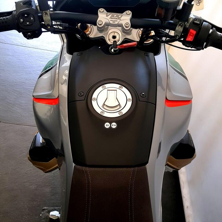 V100