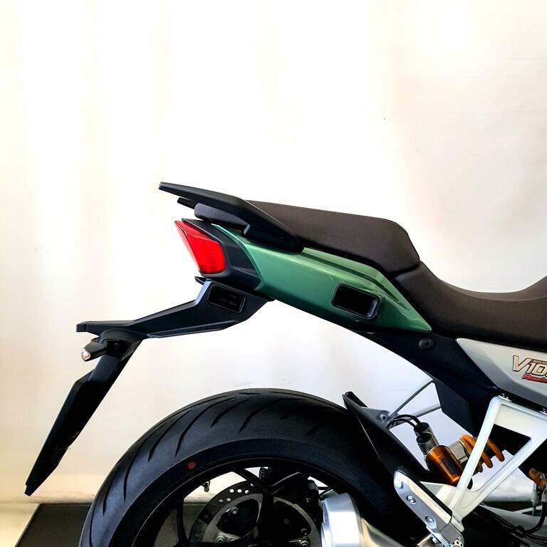 V100
