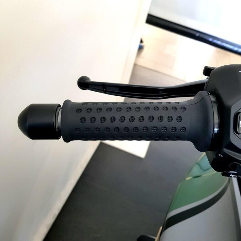 V100