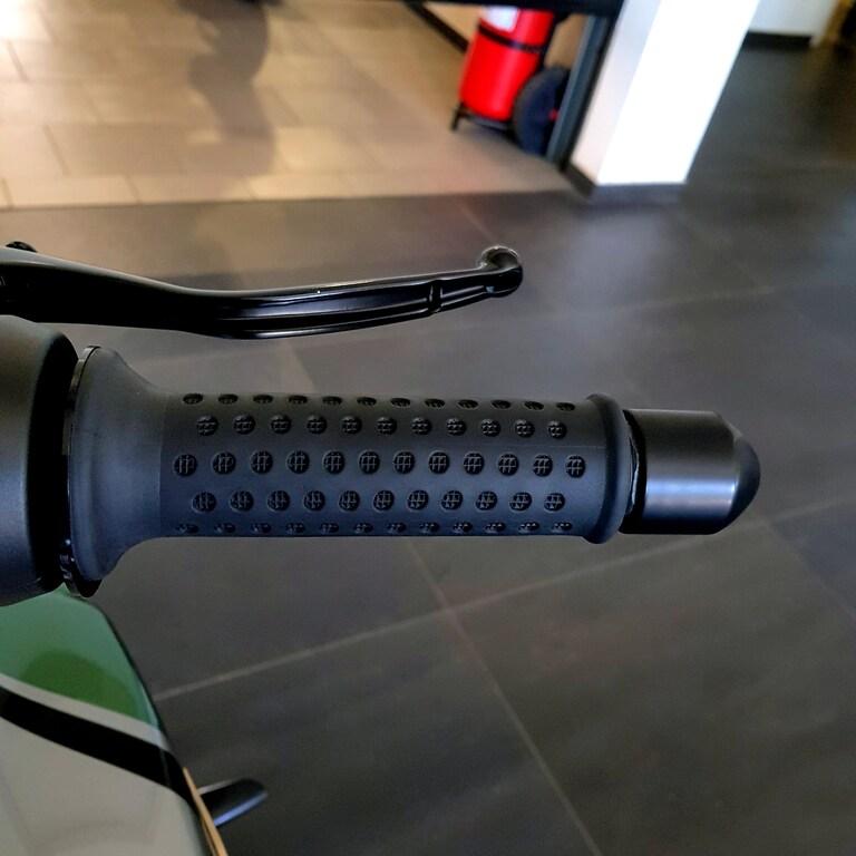 V100