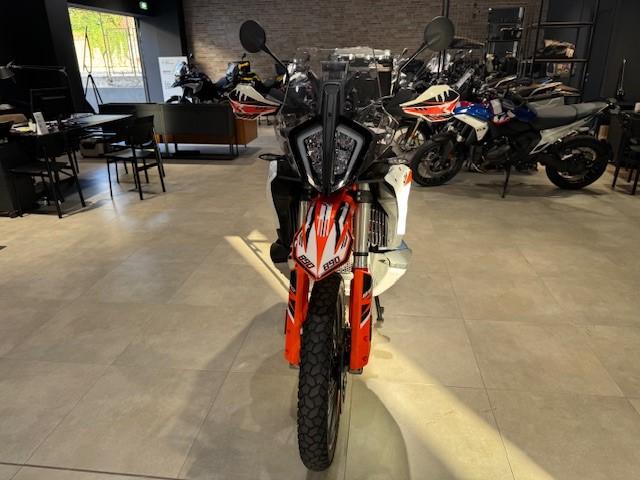 890 ADVENTURE