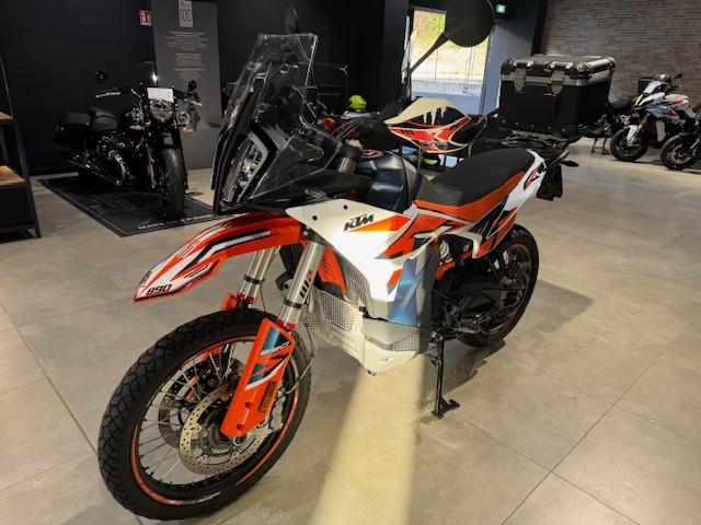 890 ADVENTURE