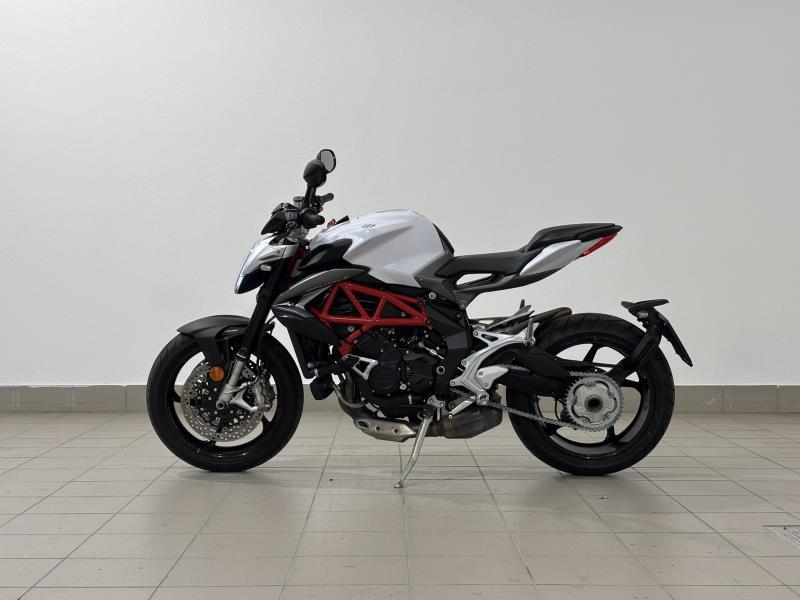 BRUTALE 800