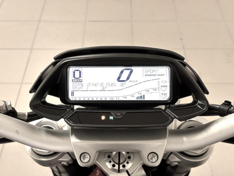 BRUTALE 800