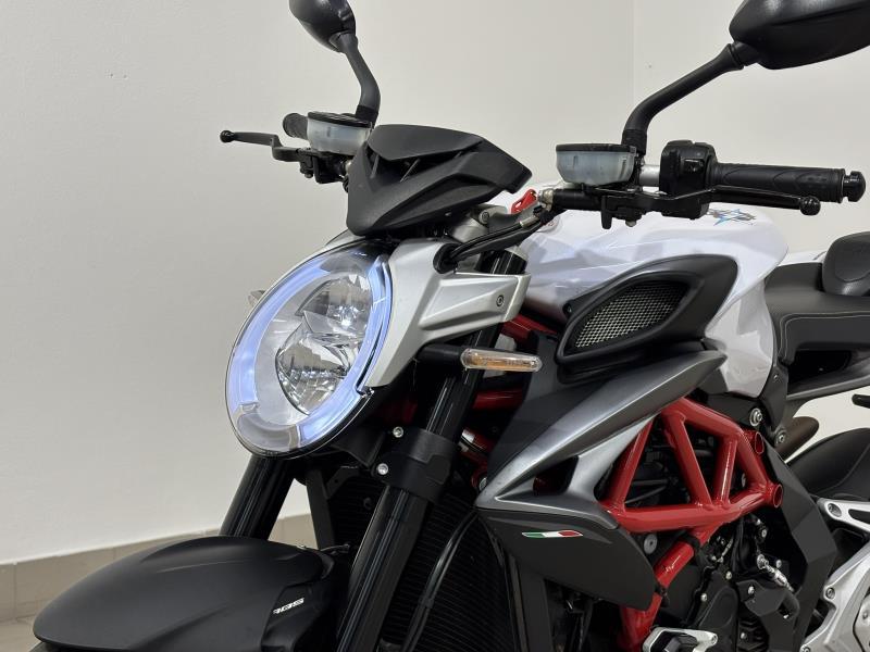 BRUTALE 800