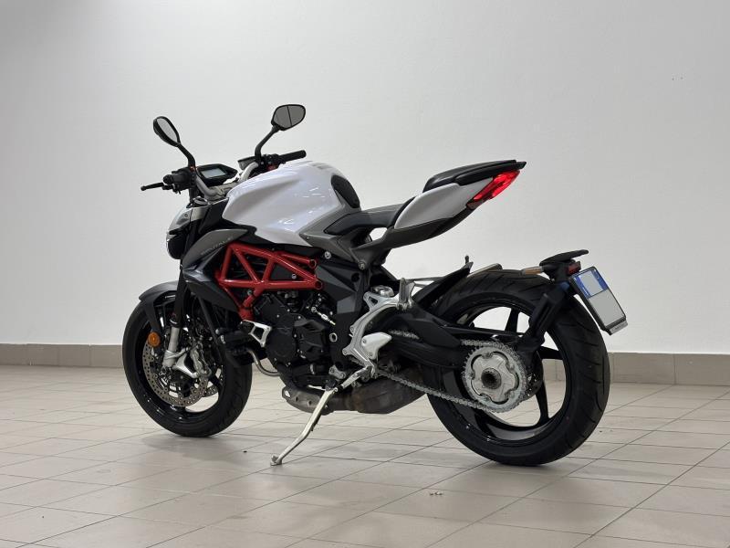BRUTALE 800