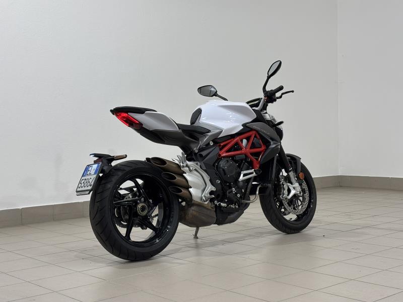 BRUTALE 800