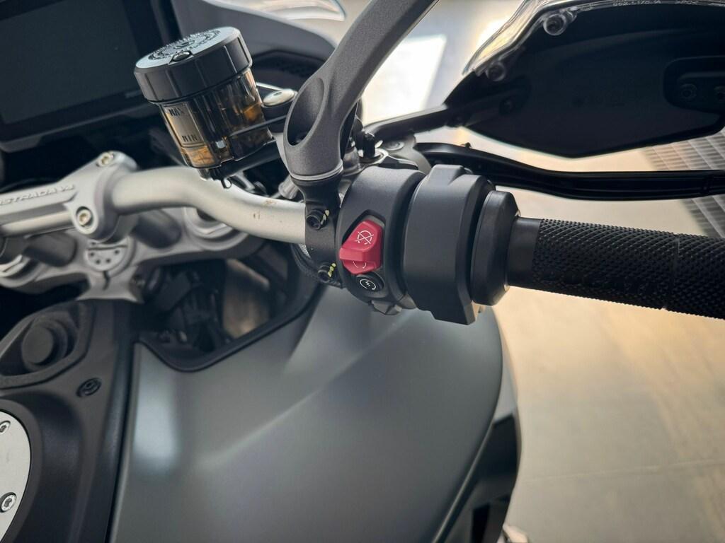 MULTISTRADA V4