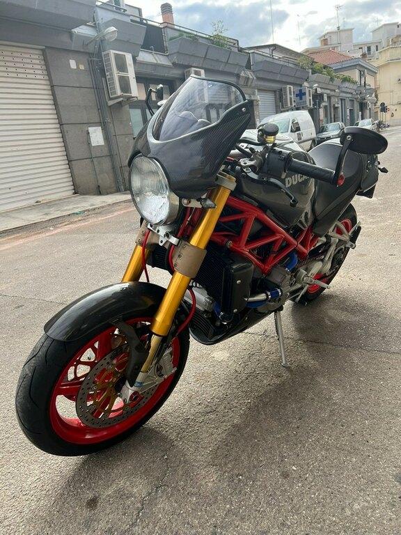 MONSTER 900