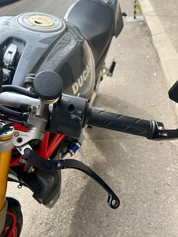 MONSTER 900