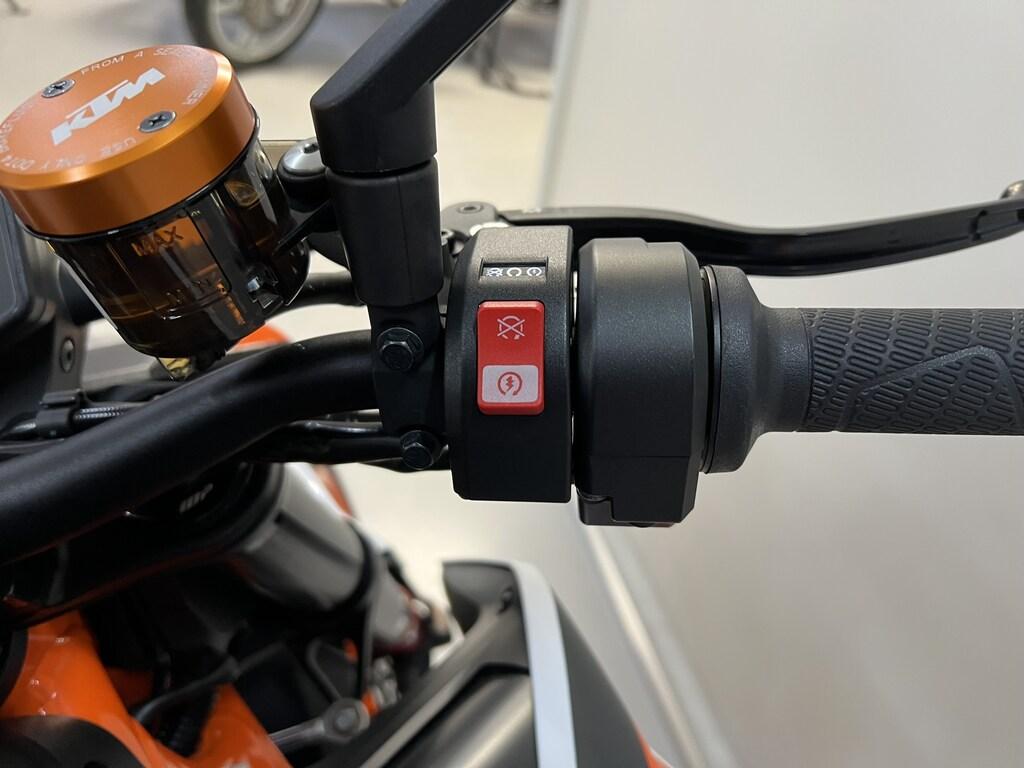 890 DUKE