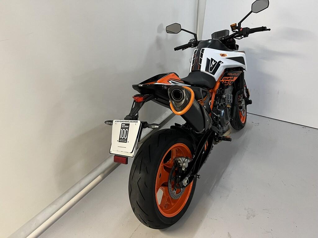 890 DUKE