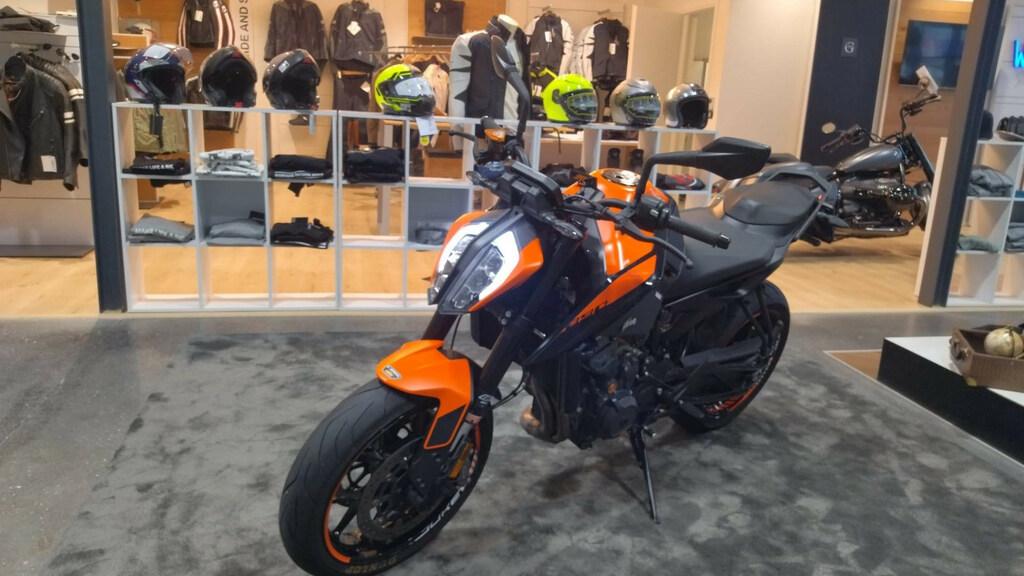 890 DUKE