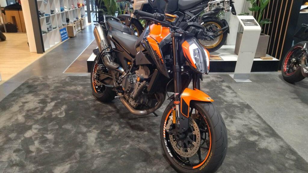 890 DUKE