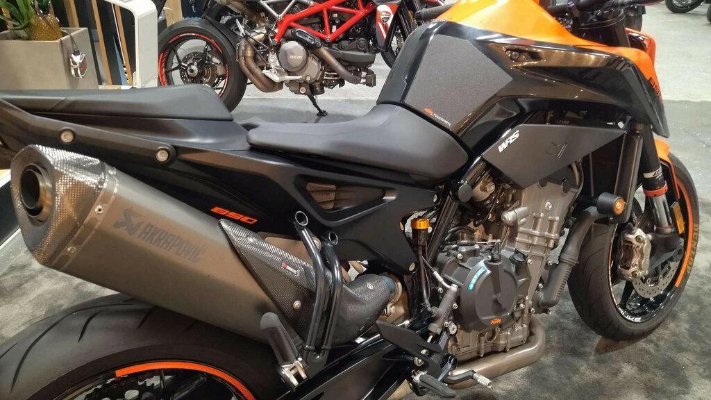 890 DUKE