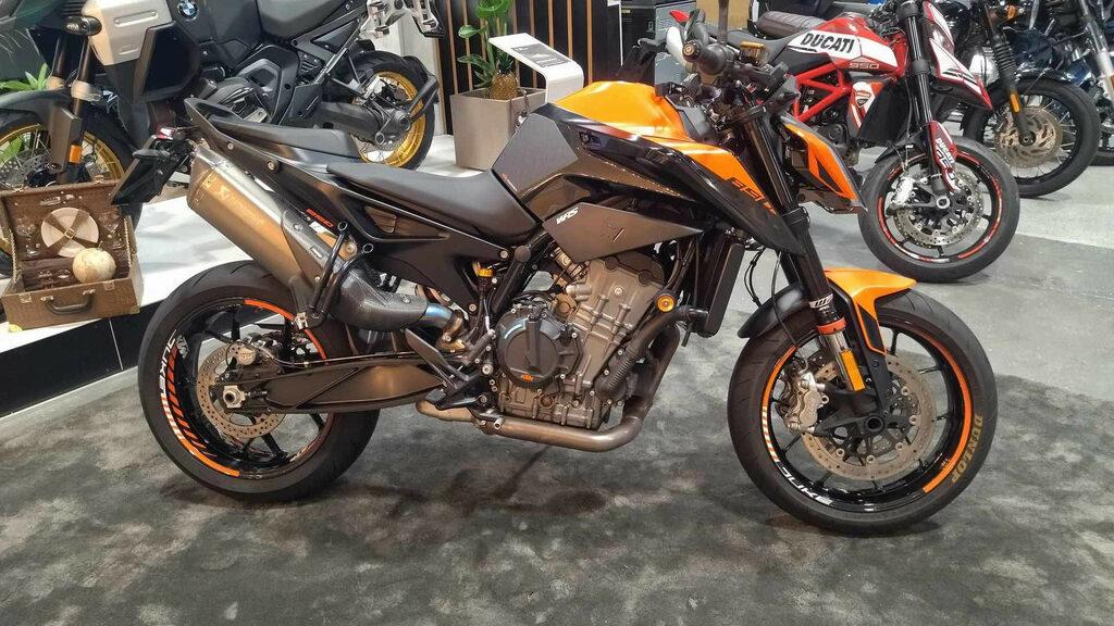 890 DUKE