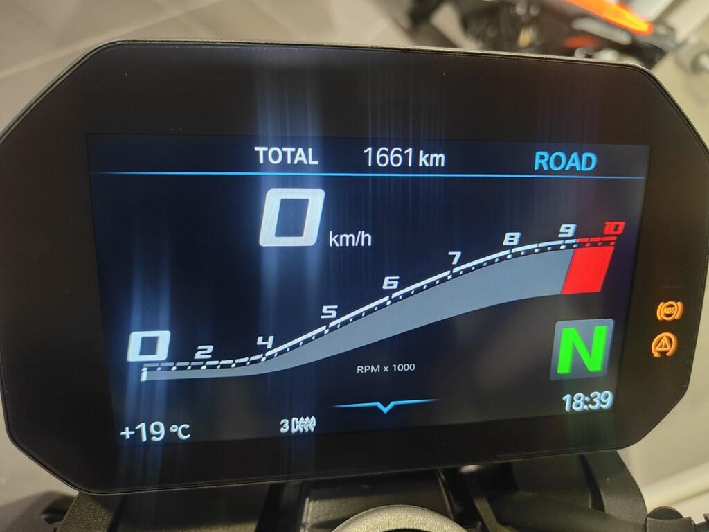 F 900 R