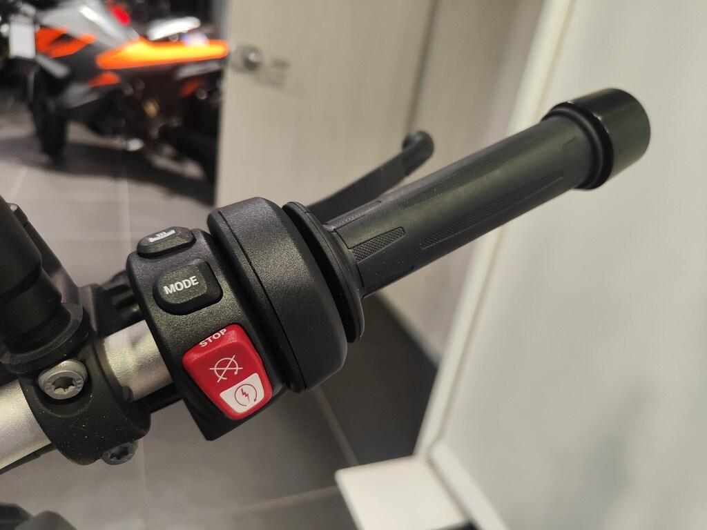 F 900 R