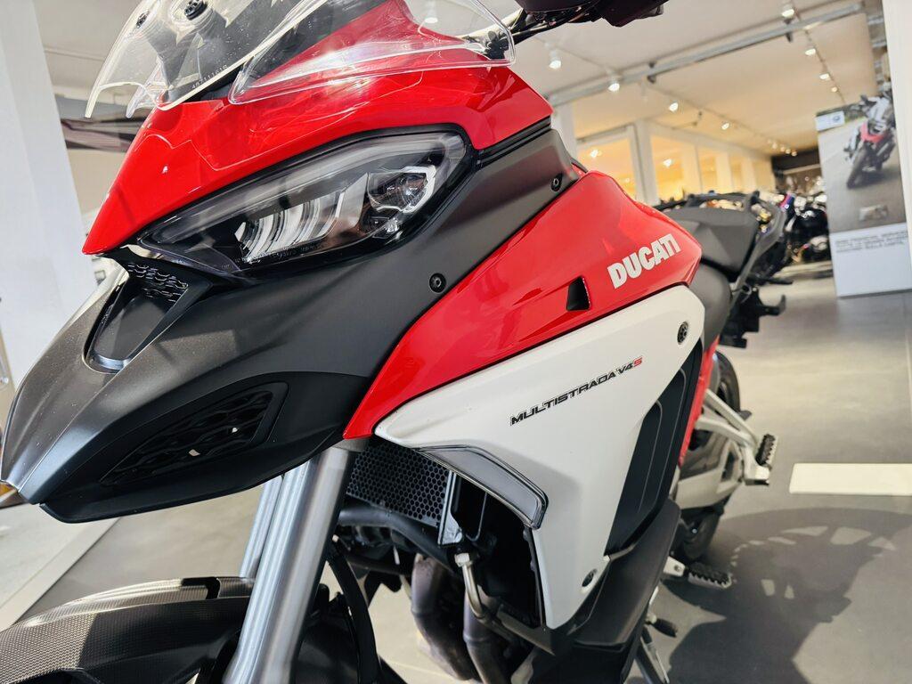 MULTISTRADA V4
