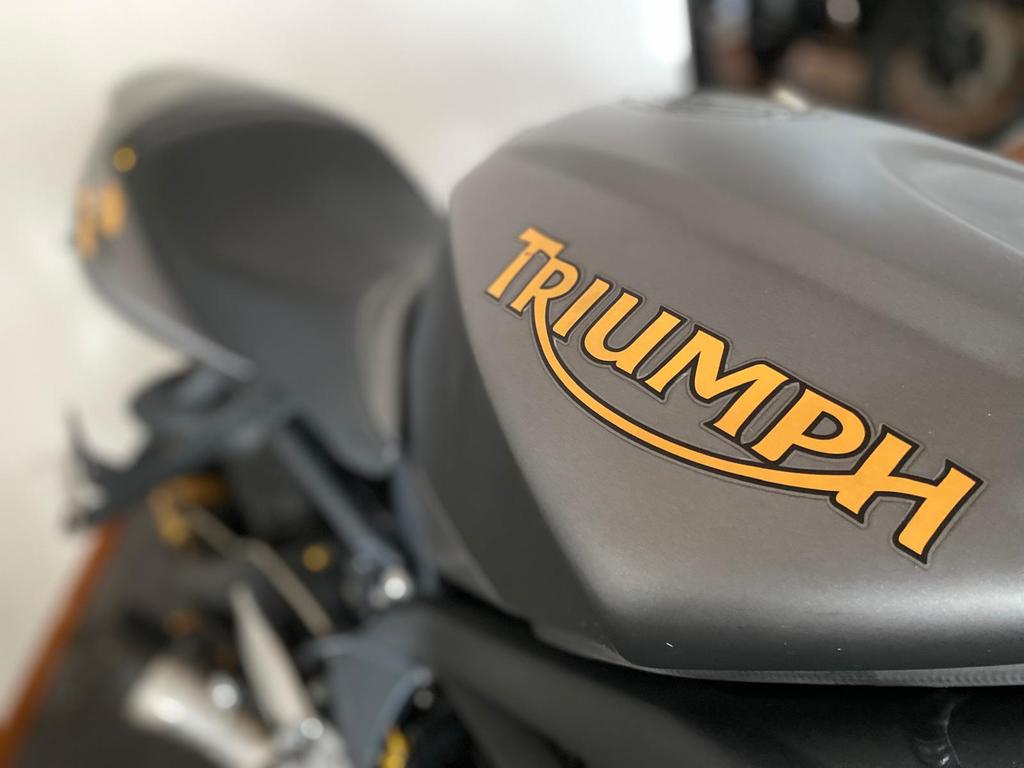 STREET TRIPLE 675