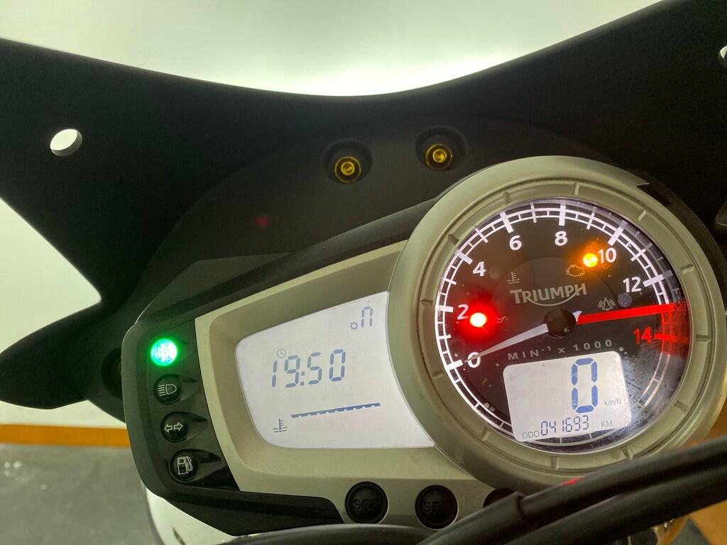 STREET TRIPLE 675
