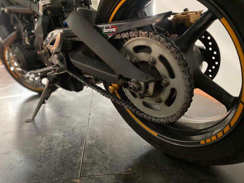 STREET TRIPLE 675