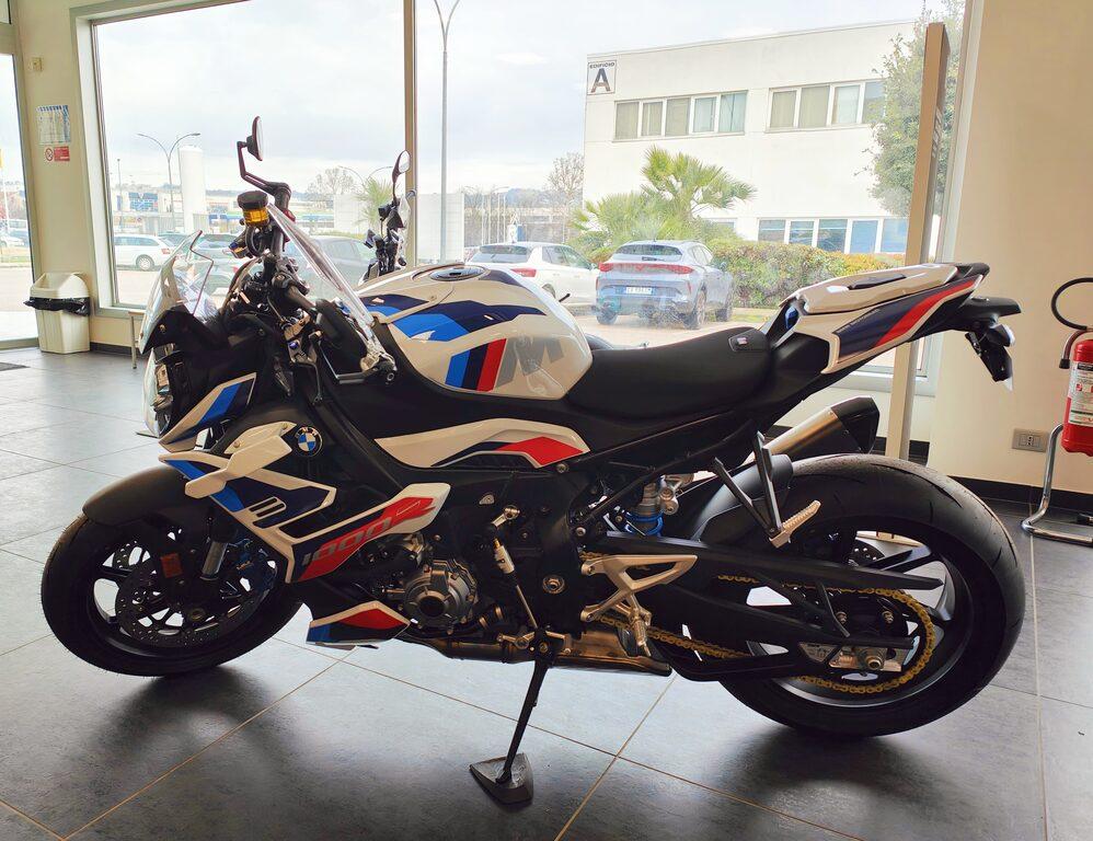 M 1000 R